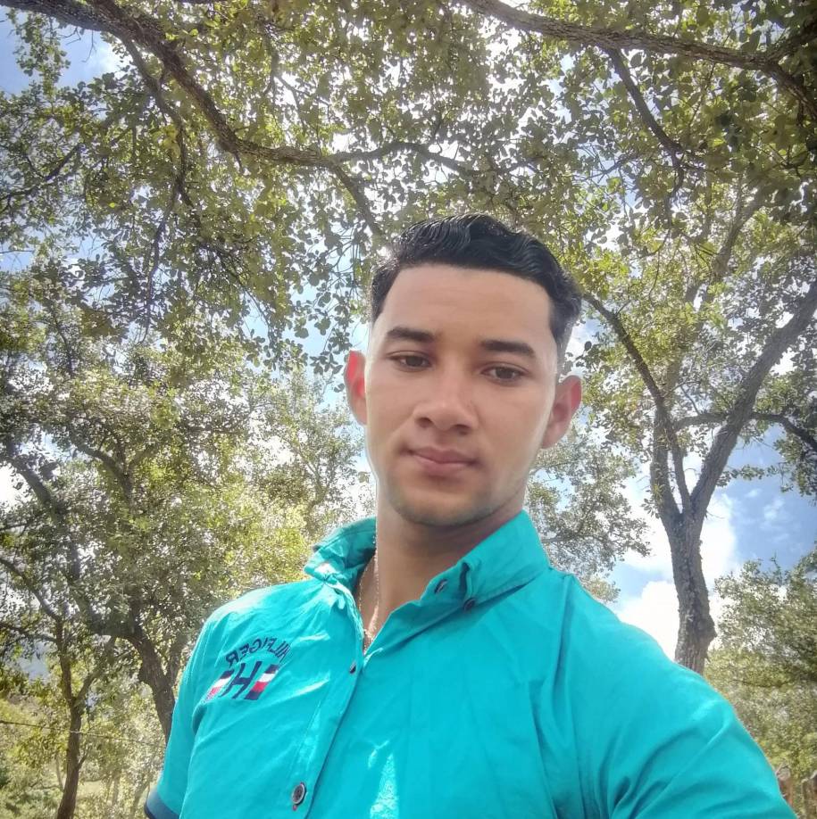 El macabro hallazgo fue denunciado por los habitantes a través del Sistema de Emergencia 911, lo que permitió a las autoridades llegar a la escena del crimen. El cuerpo fue encontrado en una calle desolada, donde Mencía habría sido sorprendido y asesinado de forma atroz.