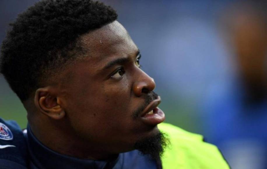 Serge Aurier: El AC Milan quiere reforzar la posición de lateral derecho y, según Sky Italia, el defensa del Tottenhan Serge Aurier es el principal candidato. El Mónaco y el Betis son otros dos equipos interesados en el lateral marfileño de 27 años.