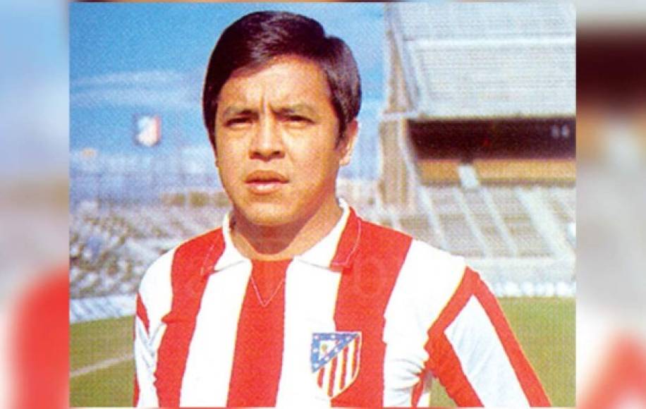 El hondureño Enrique Cardona disputó un total de 141 partidos en Primera división española, marcando 44 goles. Además del Atlético, militó con el Elche.