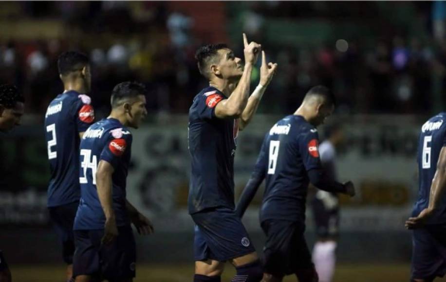 El paraguayo Roberto Moreira marcó de penal el segundo gol del Motagua ante Juticalpa, justo después de la expulsión de Rubilio.