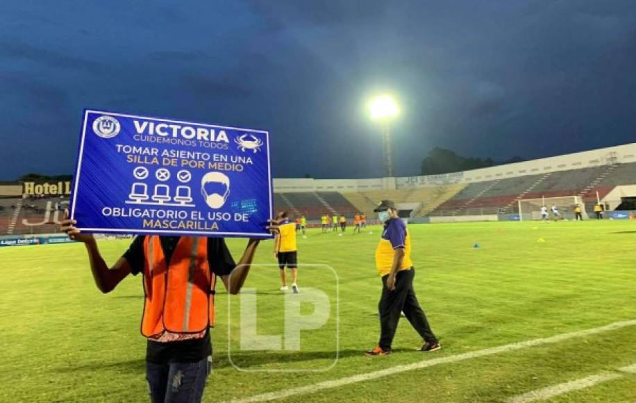 En el estadio Municipal Ceibeño pidieron a los aficionados seguir con todas las medidas de bioseguridad.