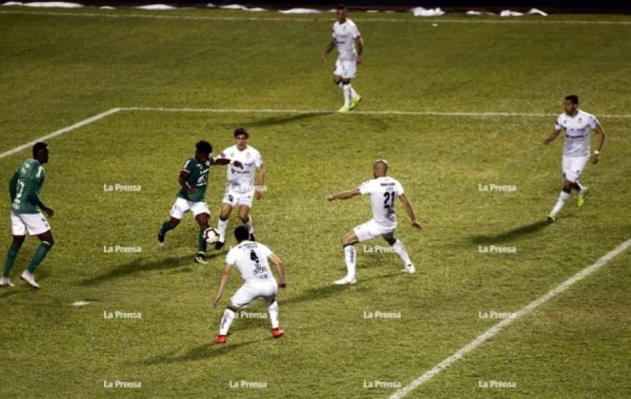 Marlon Ramírez anotó el primer gol del Marathón en esta Concachampions con este derechazo.