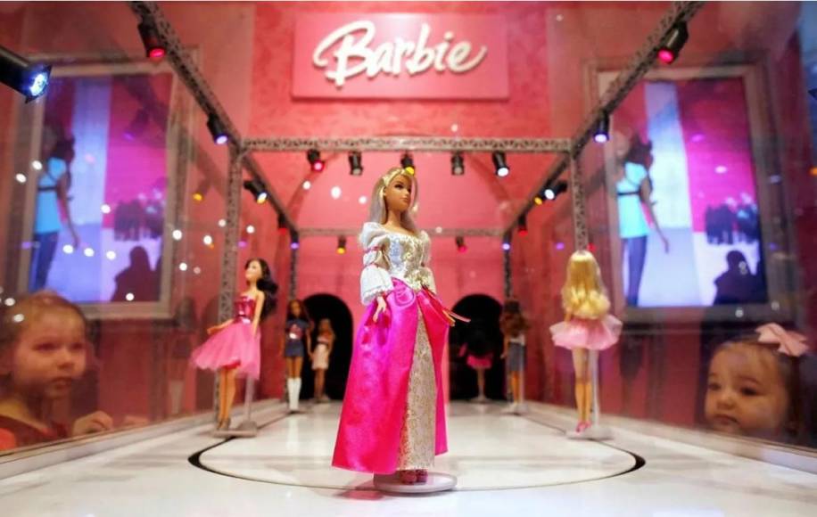 10 - Muñecos de Barbie y Mickey: En el año 2012, el Ministerio de Cultura y Guía Islámica prohibió la reproducción de imágenes de un importante número de símbolos occidentales.