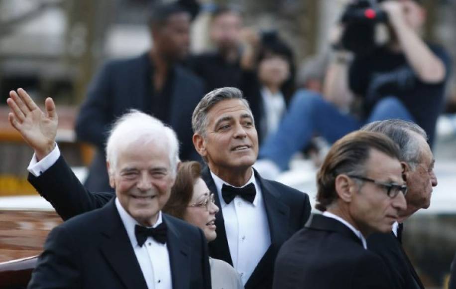 George Clooney abandona el hotel Cipriani tras el cóctel. AFP
