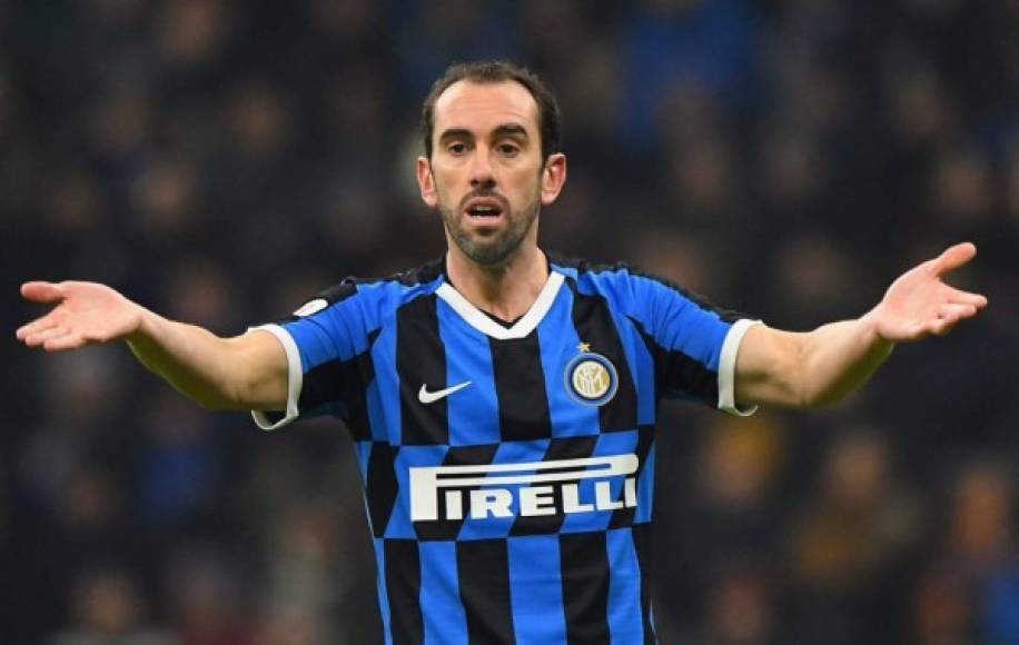 Según el Corriere dello Sport, Diego Godín podría salir del Inter de Milán sólo un año después de haber llegado, ya que no cuenta mucho para Antonio Conte, como lo era para Diego Simeone en el Atlético. Dicho medio asegura que los milanistas podrían utilizar al central uruguayo como moneda de cambio para reclutar a Blaise Matuidi. La Juventus no vería con malos ojos este truque.