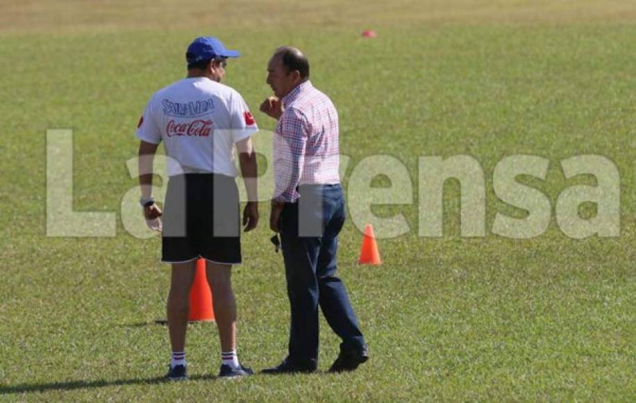 Osman Madrid y Nahún Espinoza dialogaron por algunos minutos.