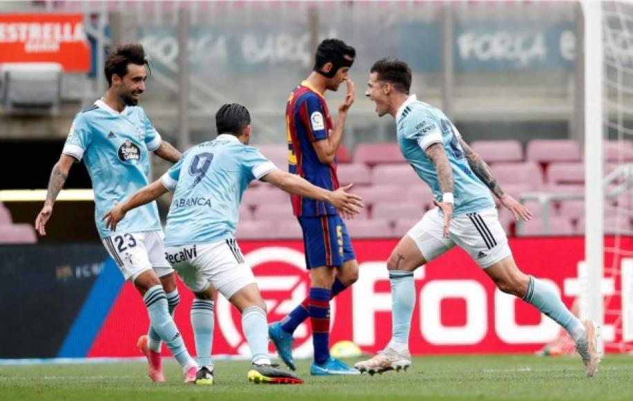 Santi Mina celebra su gol que dio el empate al Celta de Vigo contra el Barcelona.