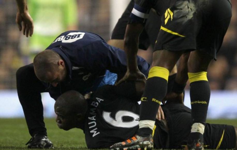 Fabrice Muamba: El futbolista cayó fulminado en un Bolton Wanderers-Tottenham. Estuvo clínicamente muerto 78 minutos y todos esperaban lo peor. Sin embargo, demostró su fortaleza y no dejó de luchar. El jugador sobrevivió y se convirtió en un ejemplo para todos.