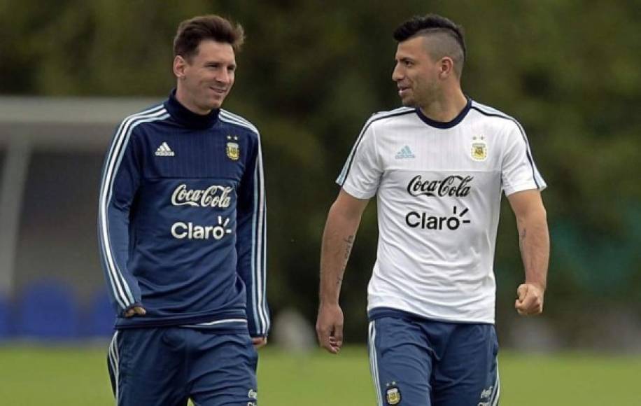 Messi tiene un gran amigo fuera del Camp Nou. Más allá de su inseparable compañero Luis Suárez, tiene una relación muy estrecha con el delantero del Manchester City, el Kun Agüero. Son grandes amigos desde el 2005.