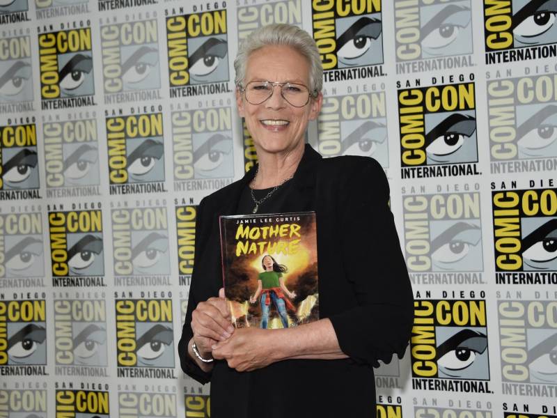 Jamie Lee Curtis con su libro Mother Nature.