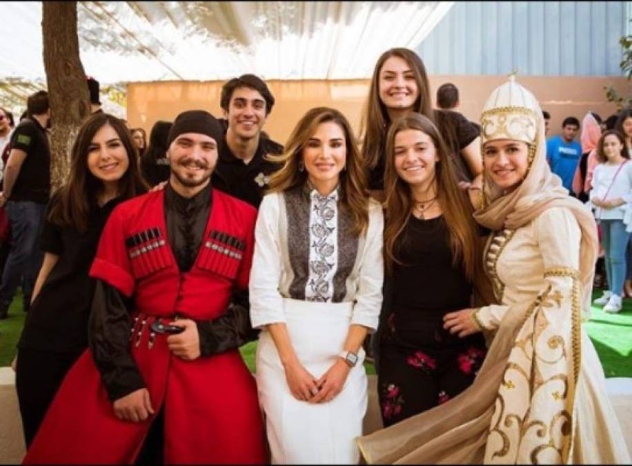 Rania Al Abdullah se encuentra en la lista de las 100 mujeres más poderosas del mundo según Forbes.