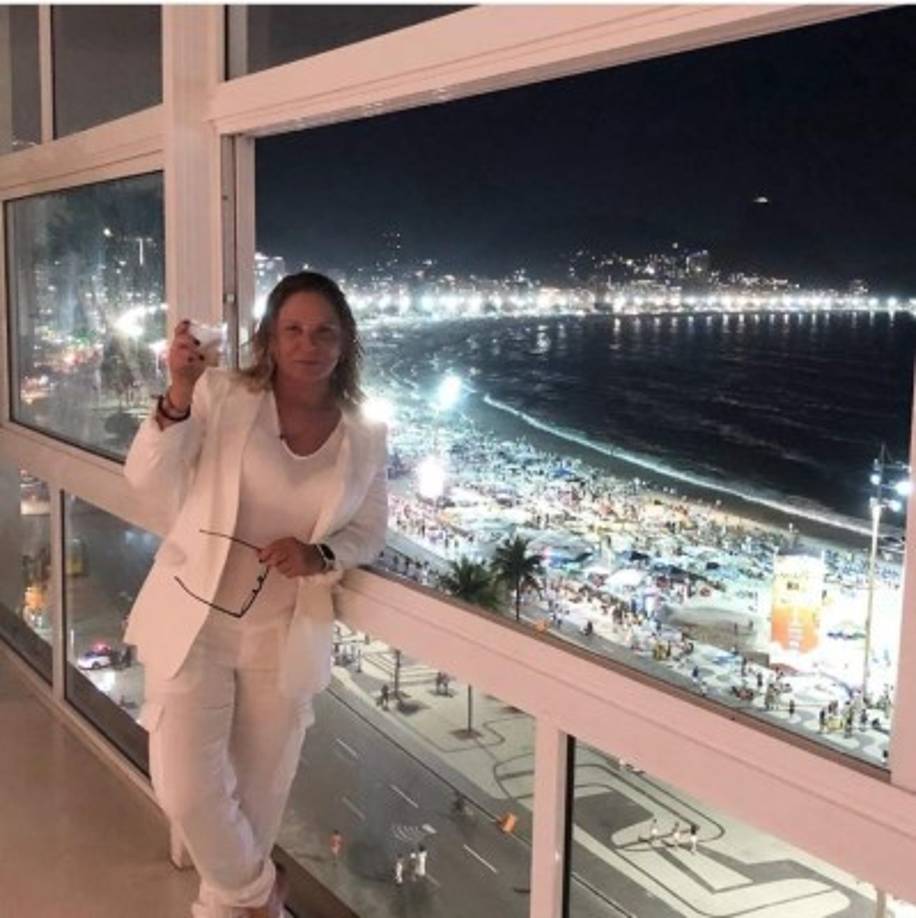 La doctora Polo ha sufrido de las críticas de los cibernautas, debido a su radical decisión de no usar maquillaje.