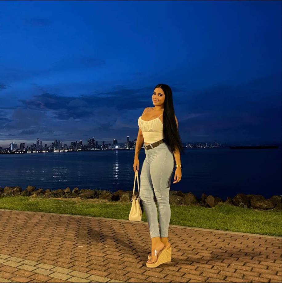 La investigación tomó un giro cuando se confirmó que Machado Soto desapareció tras el crimen. La policía lo localizó escondido en un bosque en el corregimiento de María Vicenta, San Carlos.