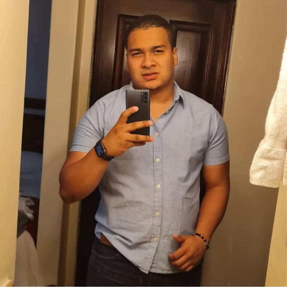 El joven solía publicar en sus redes sociales mensajes cristianos. Sus amigos lo han descrito como una persona amable y soñador. 