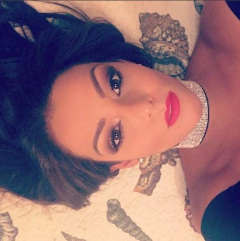 Nathalia siempre está conectada con su público, al pie de esta foto escribió: 'Buenas noches bell@s ❤️😊😘🙃😴'.