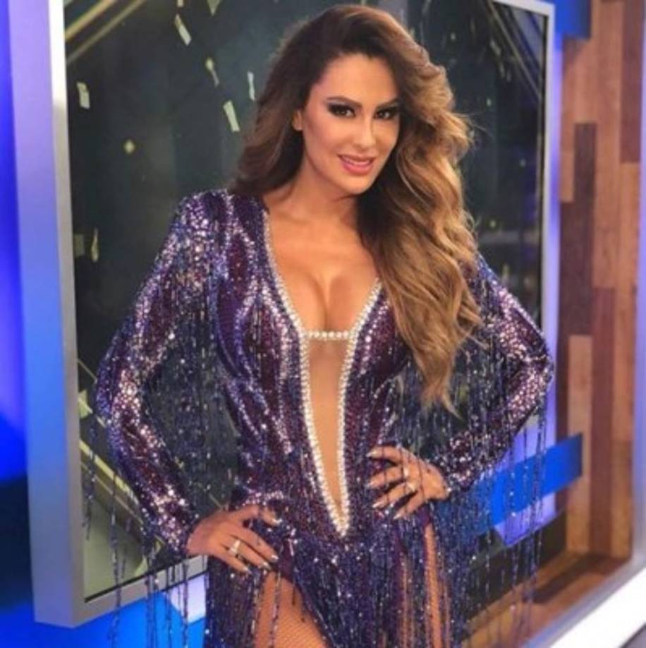 Ninel Conde recibió muchos halagos y felicitaciones de sus más de 3,1 millones de seguidores en Instagram, por saber mantenerse con un cuerpo envidiable.
