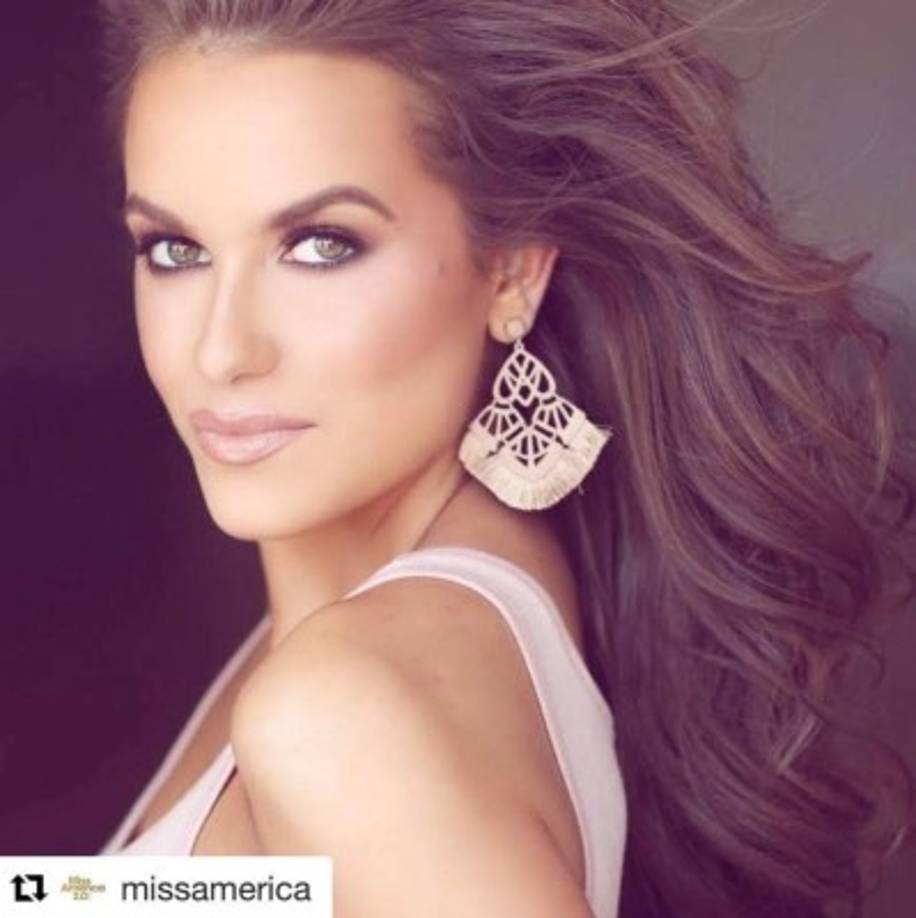 Además de la corona del Miss América, Schrier ganó una beca de $ 50,000 dólares.<br/>