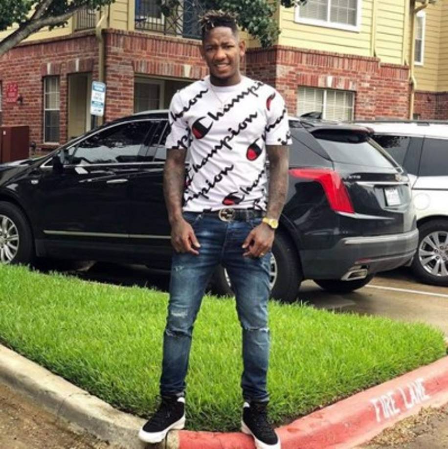 Romell Quioto presume en sus redes sociales sus vehículos.