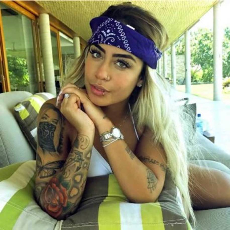 Las redes sociales se incendiaron en Brasil cuando la veinteañera hermana de Neymar publicó una foto al lado de su nuevo novio.