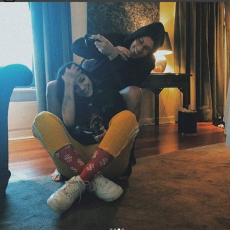 El intérprete del género trap, alborotó a sus fanáticos después de que circular varias imágenes en las que se muestra muy cariñoso con una cantante argentina.