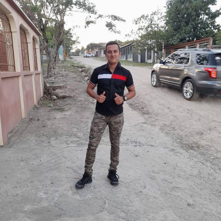 Pese a la popularidad, los años pasaron y Rony no lograba su cometido. Seguí soltero y fue el sábado cuando se corrió el rumor de que había conseguido novia.