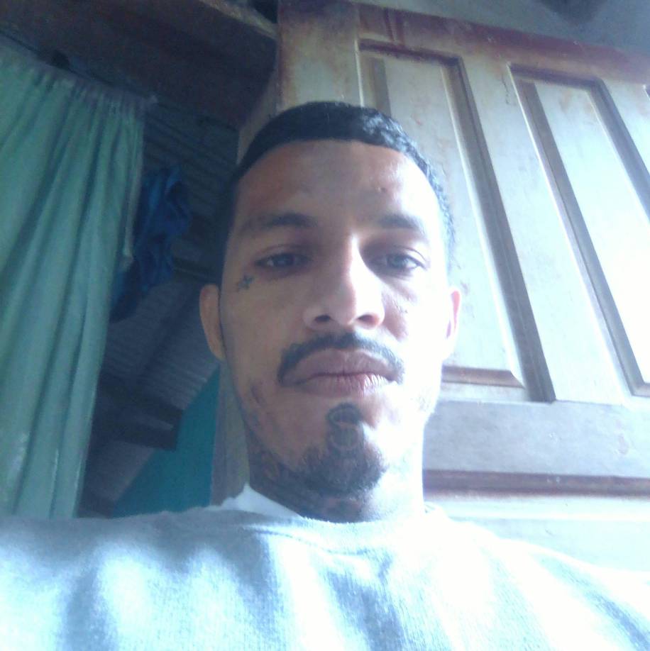 ”Te extraño hijo”, puso en un estado de Facebook su madre Marleny Núnez, quien es reconocida en Tocoa por ser una persona trabajadora y luchadora.