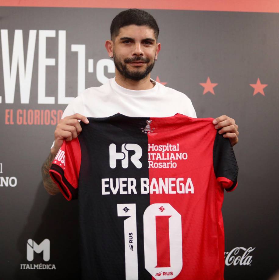 Después de cuatro años en Arabia Saudita, con el Al-Shabab, el argentino Éver Banega decidió regresar definitivamente a su país. Por tanto, rescindió su contrato y volverá a vestir la camiseta de Newell’s.