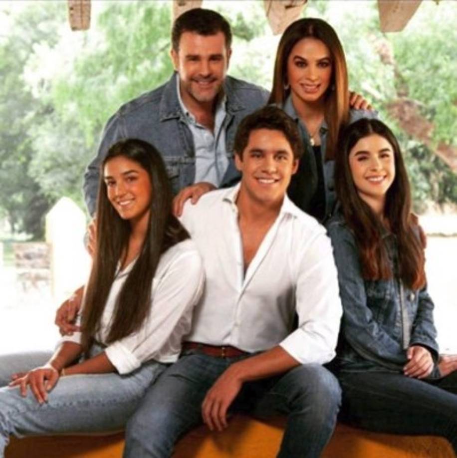 Los fanáticos se sorprendieron al ver a sus tres hijos mayores convertidos en adultos jóvenes.