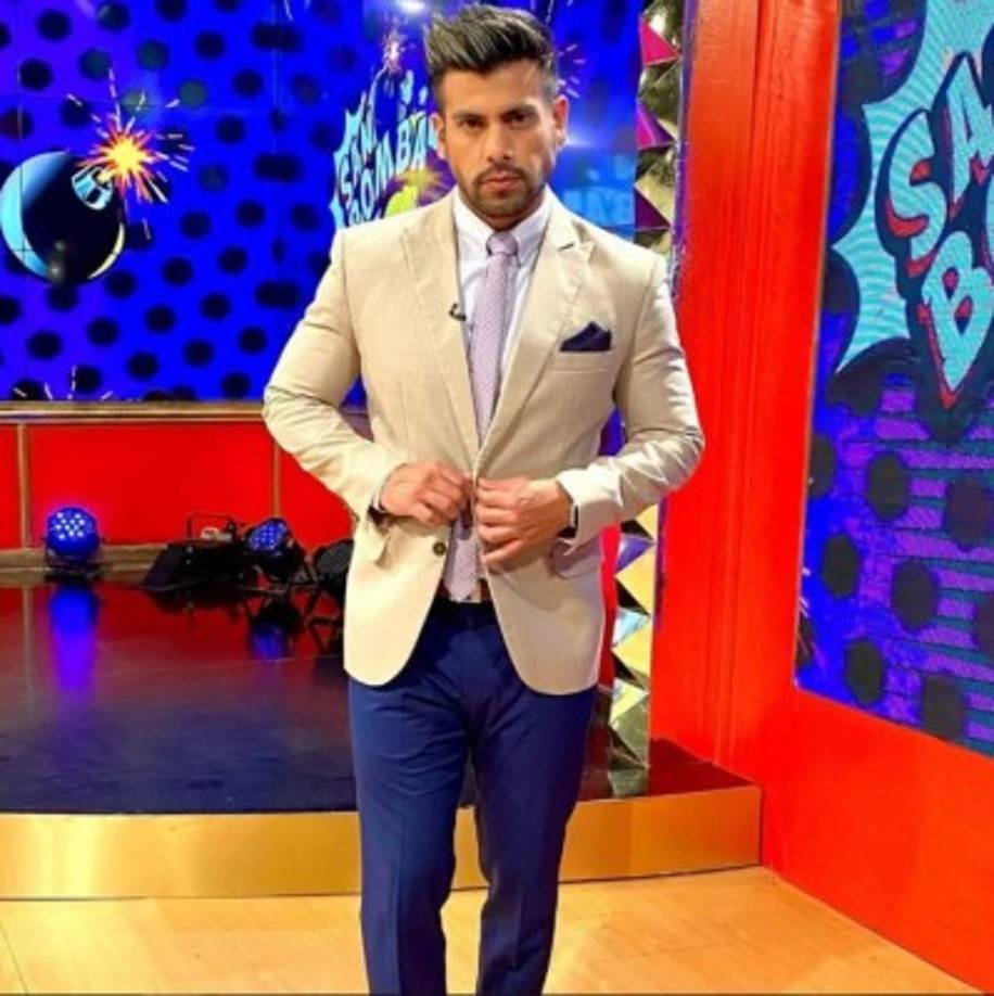 Según informó la policía de Ecuador, se encontraron tres orificios de bala en el lado del conductor del carro de Ruales, otro en el lado derecho a la altura de la ventana.