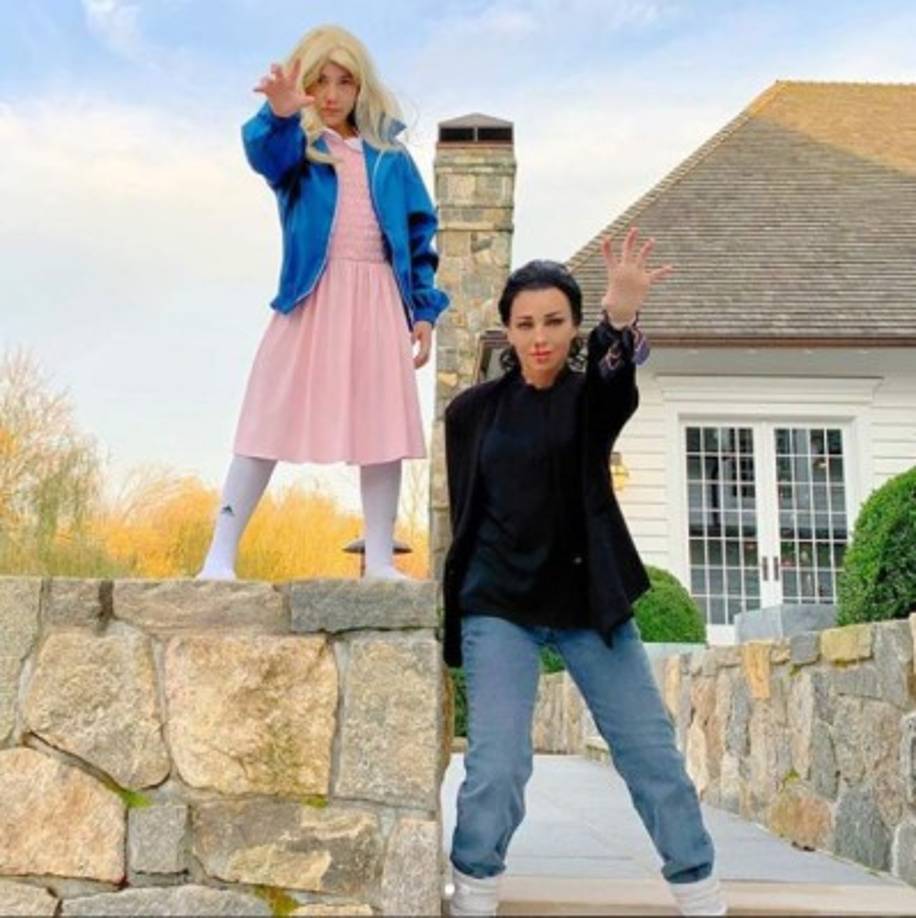 Thalía y su hija se inspiraron en Stranger Things para su disfraz de Halloween.