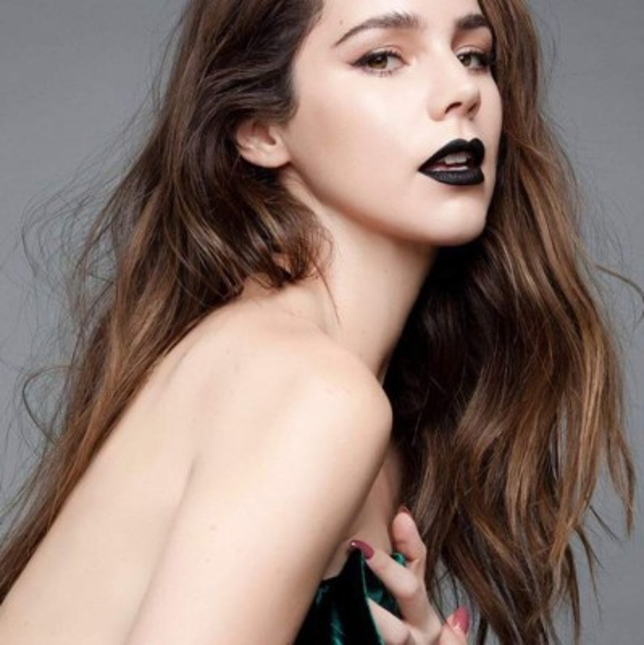 Camila Sodi es actriz, cantante y modelo mexicana de 30 años. Es sobrina de Thalia.