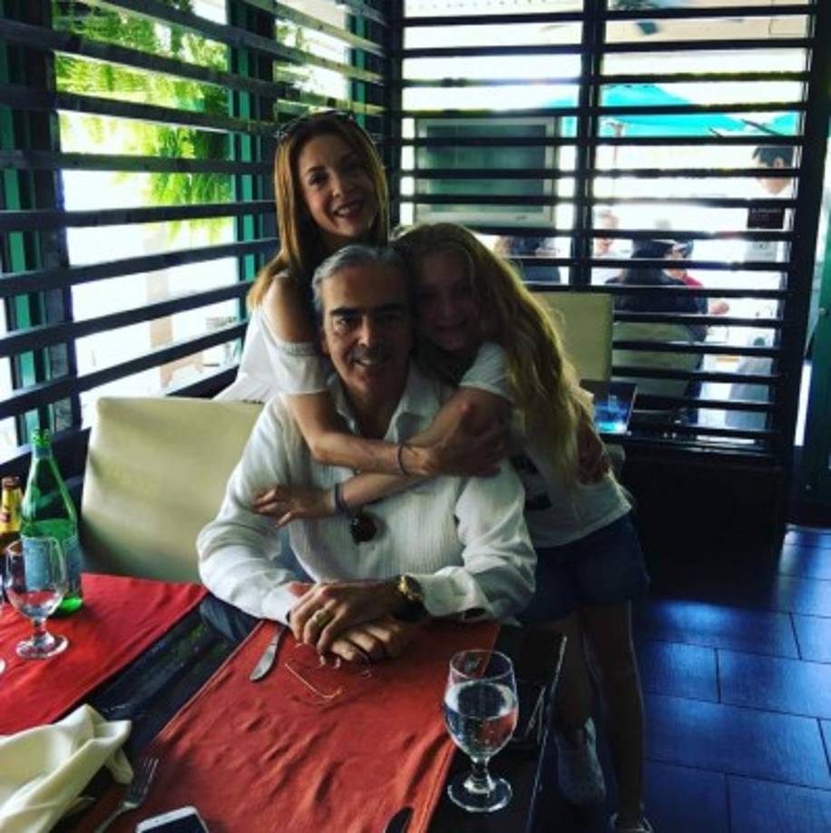 Según la cadena Univision, Creel, Lazo y Víctor González, hermano de Edith, hicieron una petición legal a la revista TV Notas para que se retracte de una historia que publicó hace algunas semanas relacionada con la custodia de Constanza.<br/><br/>