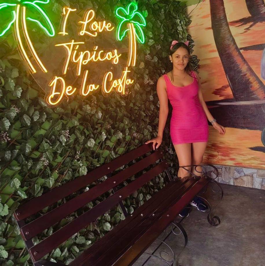 Según relato de testigos, un auto les quitó el derecho de vía y por eso el novio de Isis Daniela perdió el control.