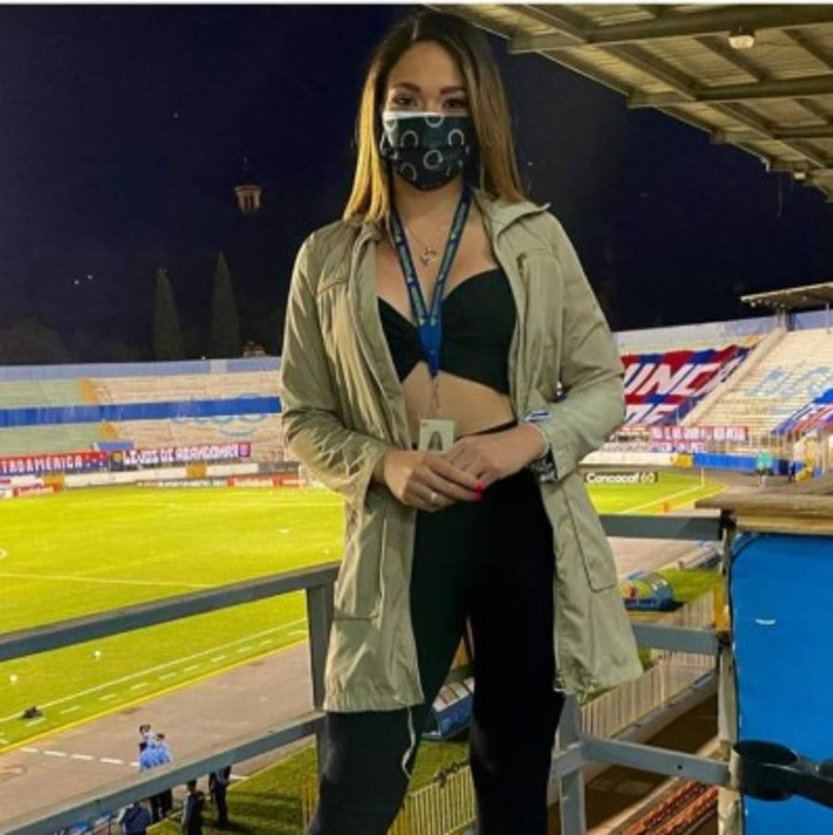 Una diosa... La hermosa Sirey Morán, ex Miss Honduras 2016, estuvo en el sector de palco disfrutando del Olimpia - América y no cabe duda que lució espectacular.