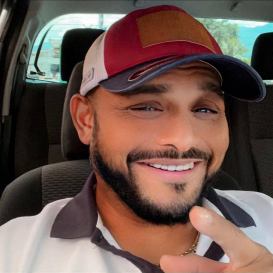 “Gracias David Jonathan Argenal por ser una persona de gran corazón y humildad. Te extrañaremos amigo, Dios fortalezca a los pastores Misael Argeñal y Pastora Maria Elena de Argeñal”, escribió uno de sus amigos.