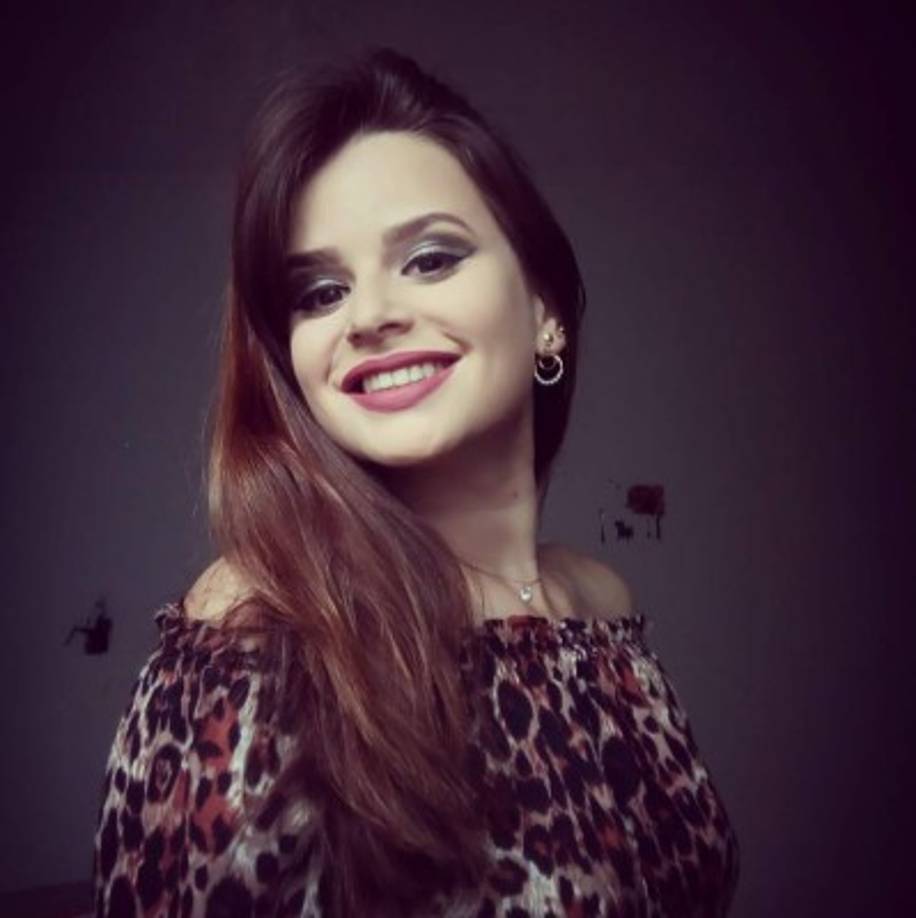 Sin embargo, los médicos salieron luego a informarle que su esposa había sufrido una hemorragia y necesitaba una transfusión de sangre.