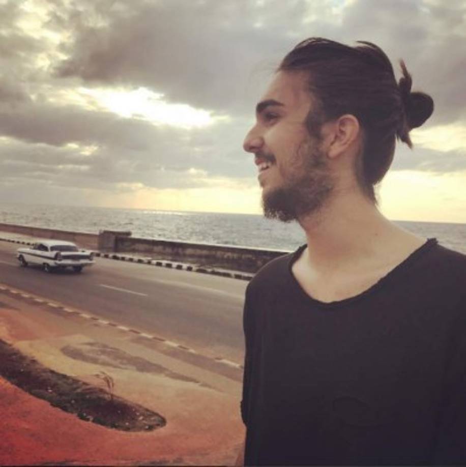 Tony Castro, a su temprana edad, ha viajado a varias ciudades del mundo como París. El joven estuvo en el juego de béisbol de Tampa Bay Rays y el equipo cubano sentado a unos asientos del presidente estadounidense Barack Obama.