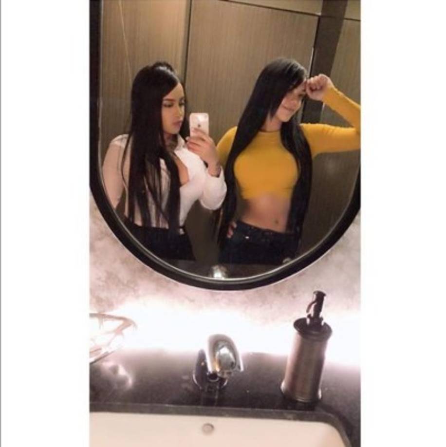 La influencer tenía miles de seguidores en las redes sociales y según reportan medios locales fue asesinada por miembros de la organización criminal que pertenecía.