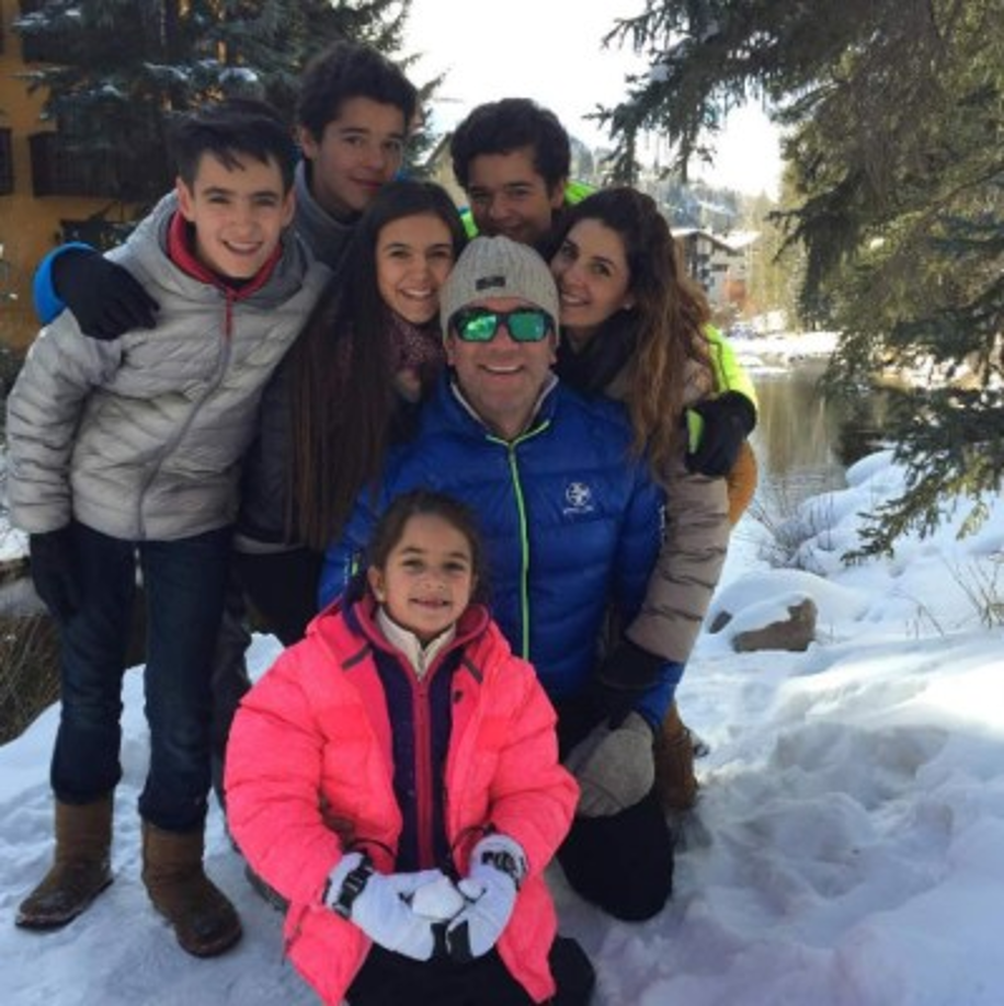 Dos de ella, dos de él, una juntos ¡Suman cinco!