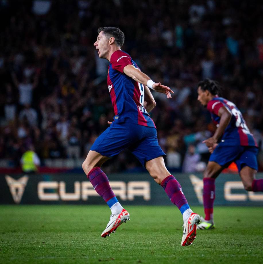 El goleador polaco hizo un doblete y llegó a cinco anotaciones en la actual temporada de la Liga Española 2023-2024.