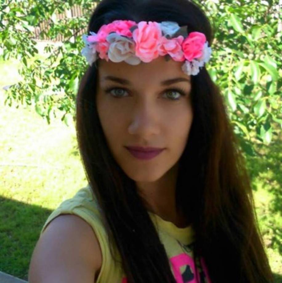 La modelo húngara nació en Debrecen, Hungría.