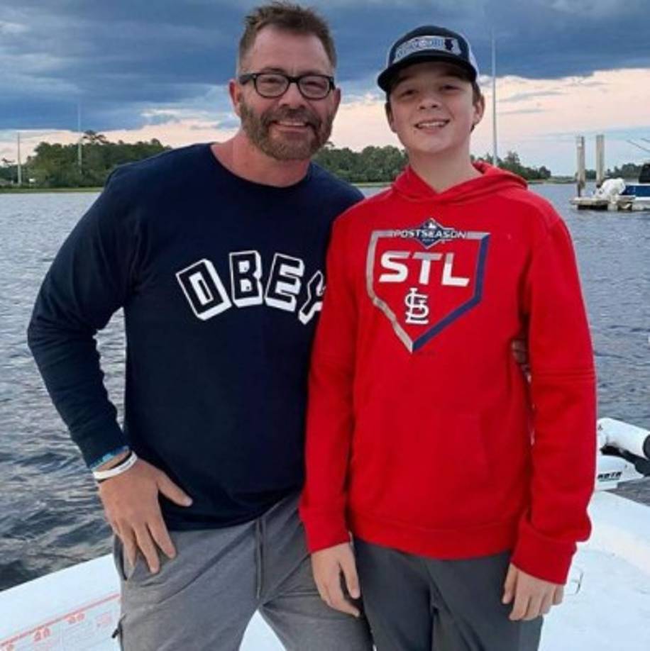 Según la biografía de su sitio web, Patrick disfrutaba “leer, escribir y entrenar a los equipos deportivos de sus hijos”.