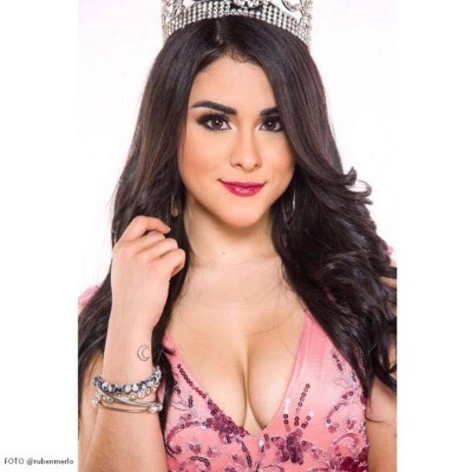 En sus redes Flores compartió este nuevo reto con una publicación 'Lo único imposible es aquello que no intentas.' junto a una fotografía de ella luciendo una corona.