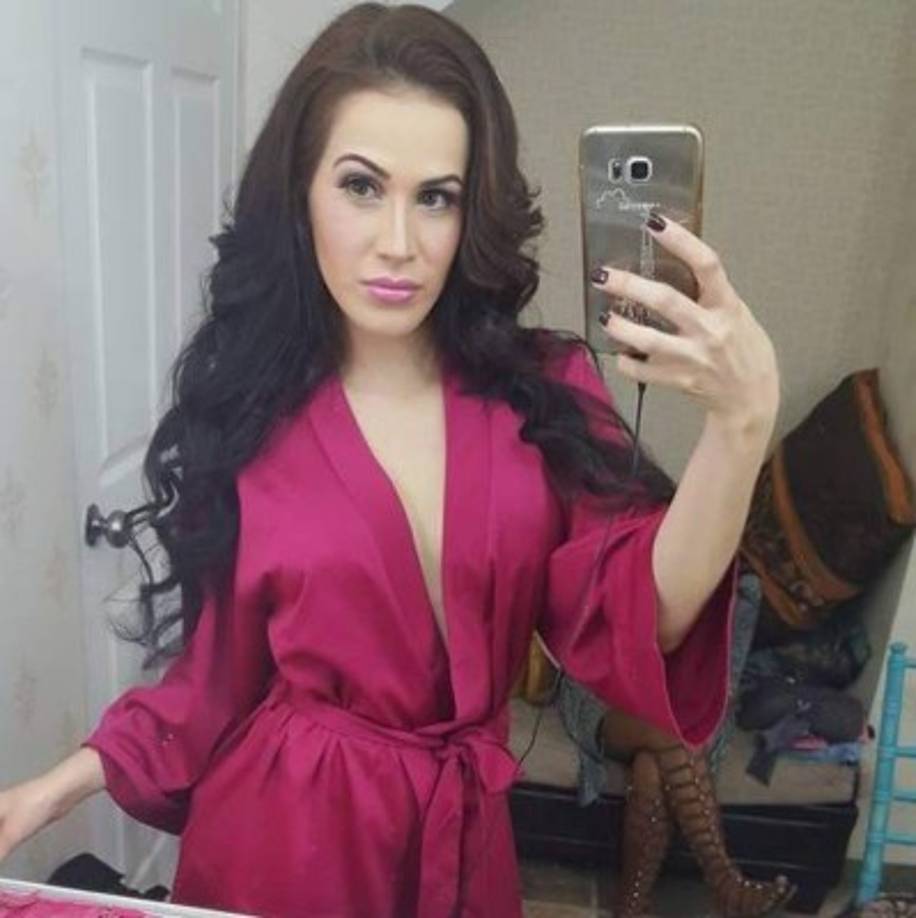 Una fuente policiaca dijo que Andreina, de 27 años, y Rodrigo Ovidio Salas González, de 31, quien manejaba el vehículo, habían salido del antro La Kaprishosa con rumbo al domicilio de él.