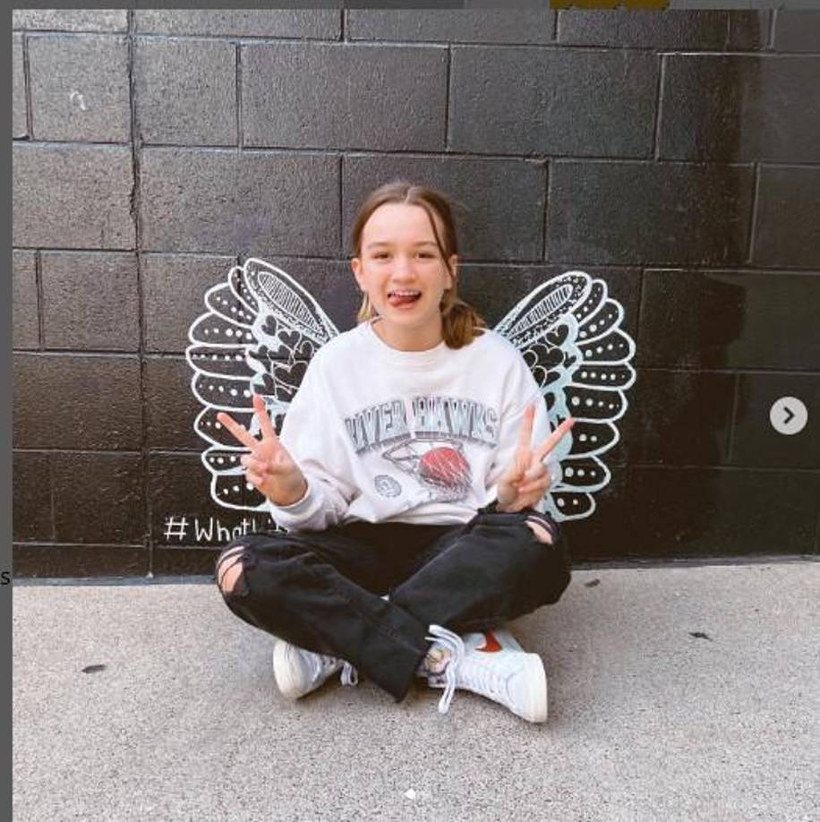 Nueve años después del divertido video de su reacción ante la noticia de que su familia se dirigía a Disneylandia, la pequeña de dos años parece una persona completamente diferente.