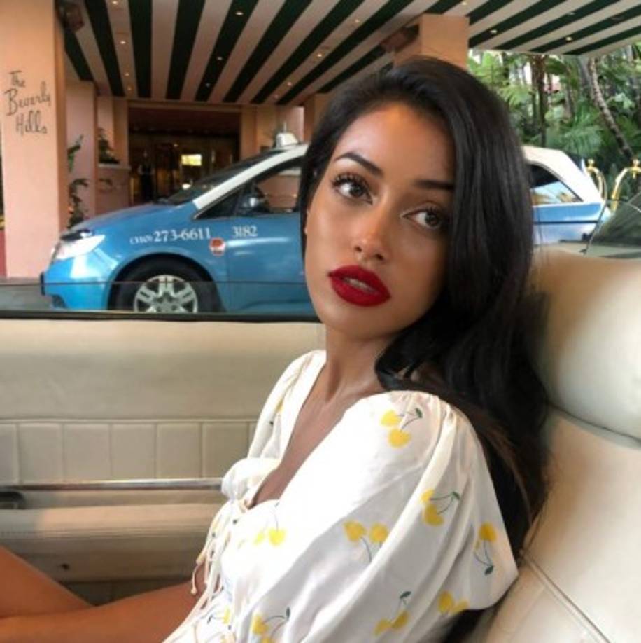 Además de su carrera como modelo, Cindy Kimberly aspira a convertirse en diseñadora de moda y crear su propia línea de ropa.