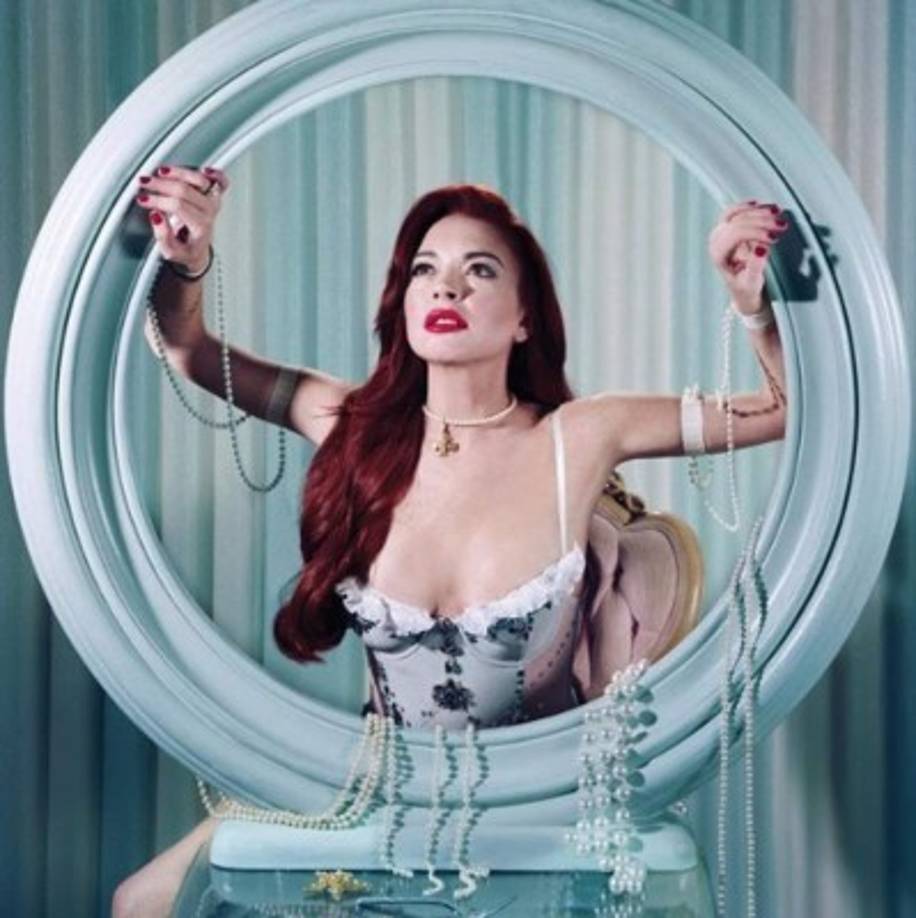 La protagonista de cintas como Chicas pesadas y Viernes de locos se retrató recientemente de Blancanieves, Cenicienta y La Bella Durmiente para la portada y artículo principal de la revista Paper.