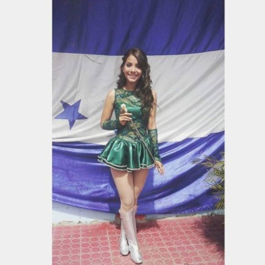 Tras su aparación como palillona en su época de estudiate, Jennifer se viralizó por medio de las redes sociales debido a su carisma y belleza