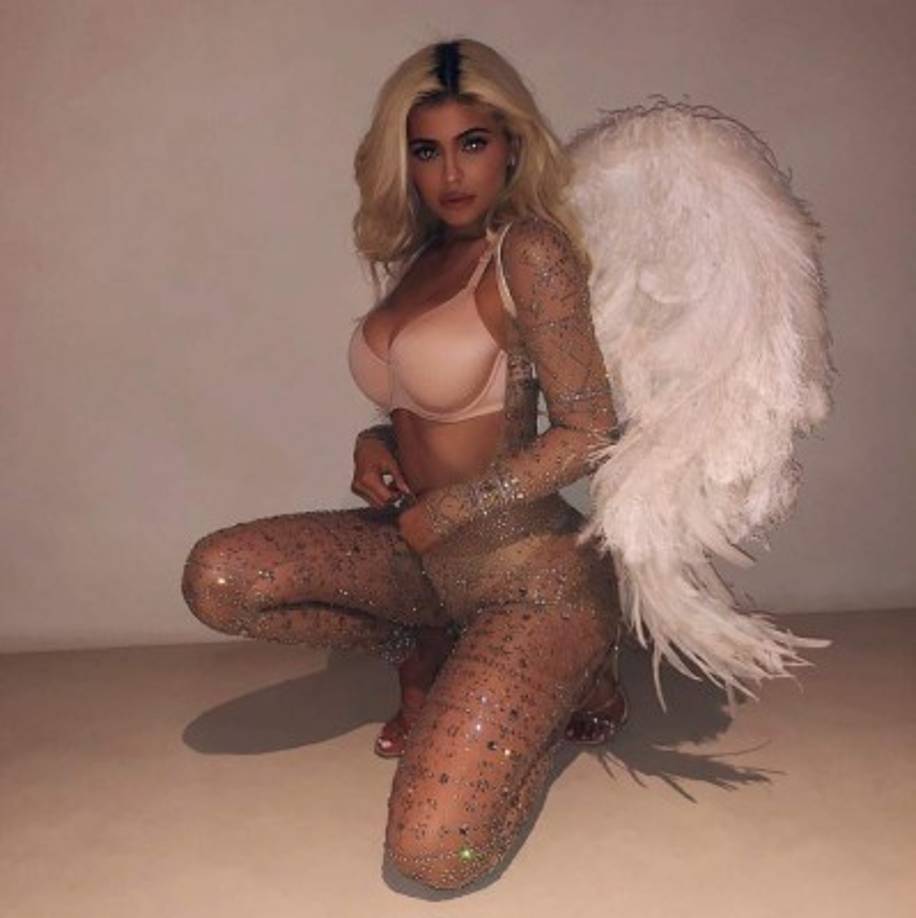 Kylie Jenner deslumbró vestida como un ángel de Victoria Secret.