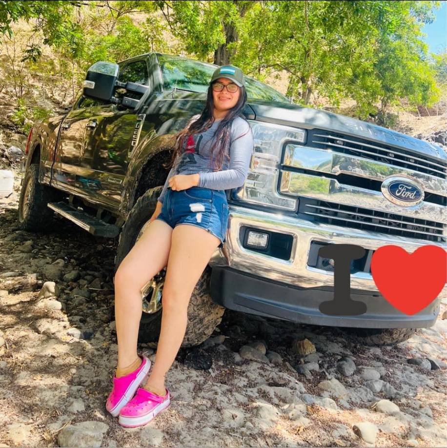 Además, en algunas publicaciones presume los lujos que la rodean. 